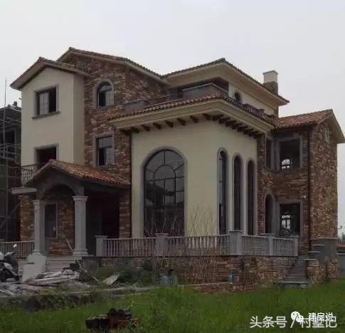 別墅實景照片圖和效果圖對比，看完肯定得給施工隊點贊