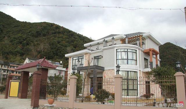 別墅實景照片圖和效果圖對比，看完肯定得給施工隊點贊