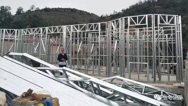 紅磚價(jià)格飆升，輕鋼結(jié)構(gòu)、EPS自建房比磚混都便宜