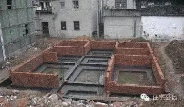 別以為自建房鋼筋用的越多越好，基礎(chǔ)配筋還得按情況來