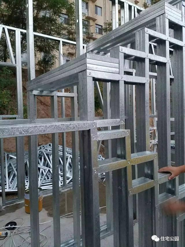 農(nóng)村自建房輕鋼別墅施工過程實(shí)拍，輕鋼別墅施工沒想象的難