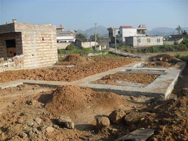 農(nóng)村蓋房子挖地基怎么打結(jié)實？看完你就明白了