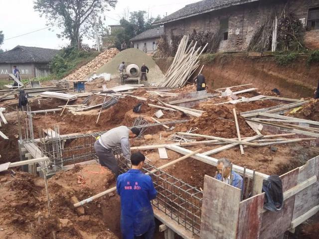 11*11米帶露臺(tái)現(xiàn)代二層農(nóng)村小洋樓設(shè)計(jì)圖，附施工過程