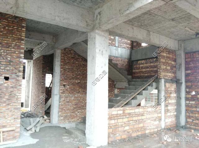 農(nóng)村自建別墅，磚混結(jié)構(gòu)省錢，框架結(jié)構(gòu)貴，是這樣嗎？