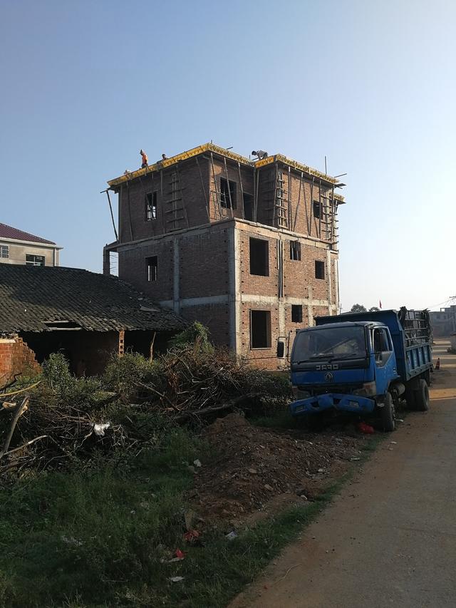 11*10米歐式二層半小別墅設(shè)計方案圖，附施工案例實(shí)拍照