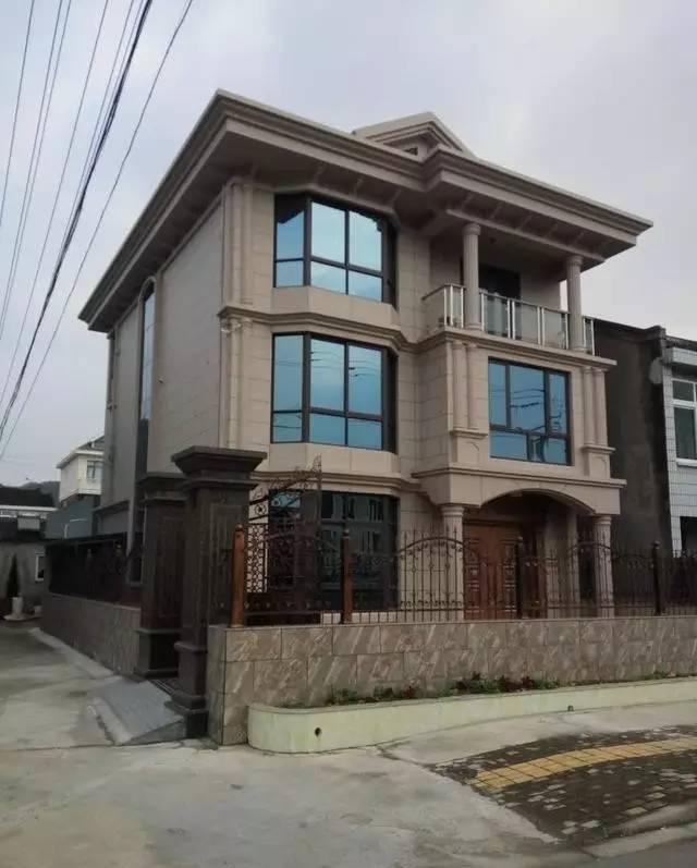 在農村自建三層別墅，簡歐造型能值多少錢！含圖紙