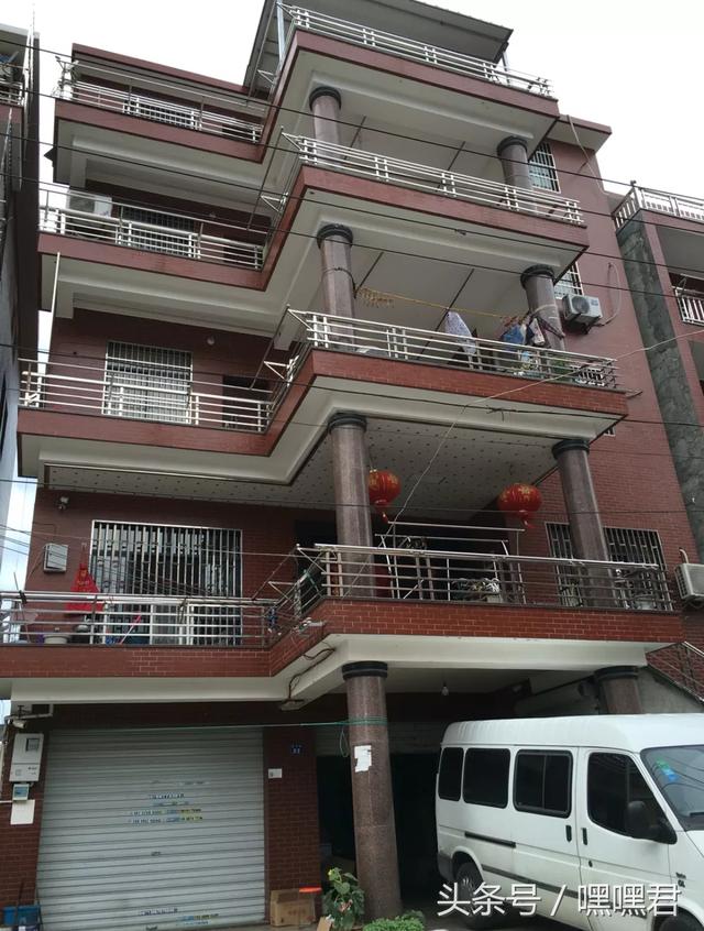 85后小伙子在外地打拼10年回農(nóng)村老家給爸媽蓋的小別墅~