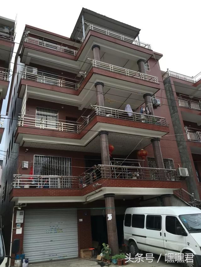 85后小伙子在外地打拼10年回農(nóng)村老家給爸媽蓋的小別墅~