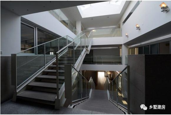 自建房直跑樓梯好還是旋轉樓梯好呢？你喜歡那種？