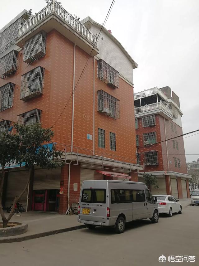 現(xiàn)在農(nóng)村自建房為什么兩側(cè)都沒有窗戶？