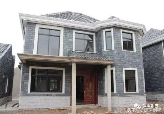 在鄉(xiāng)村20萬就能建起來的二層歐式小別墅，附方案圖和施工過程