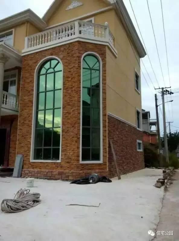 江西網(wǎng)友65萬建別墅，內(nèi)部設(shè)計(jì)美，外有小溪環(huán)繞！