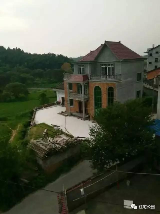 江西網(wǎng)友65萬建別墅，內(nèi)部設(shè)計(jì)美，外有小溪環(huán)繞！