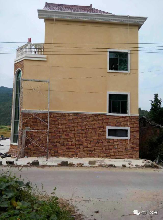 江西網(wǎng)友65萬建別墅，內(nèi)部設(shè)計(jì)美，外有小溪環(huán)繞！