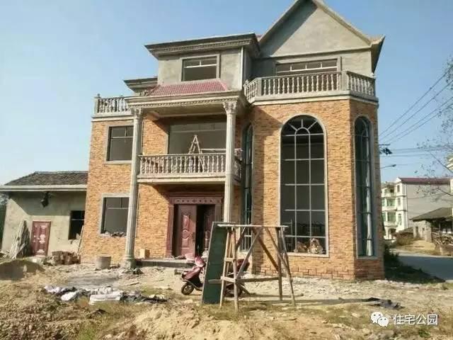 江西網(wǎng)友65萬建別墅，內(nèi)部設(shè)計(jì)美，外有小溪環(huán)繞！