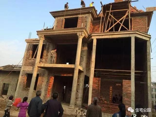 江西網(wǎng)友65萬建別墅，內(nèi)部設(shè)計(jì)美，外有小溪環(huán)繞！