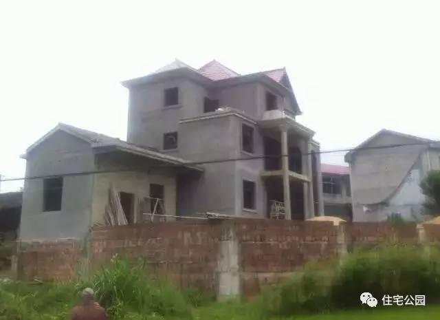 江西網(wǎng)友65萬建別墅，內(nèi)部設(shè)計(jì)美，外有小溪環(huán)繞！