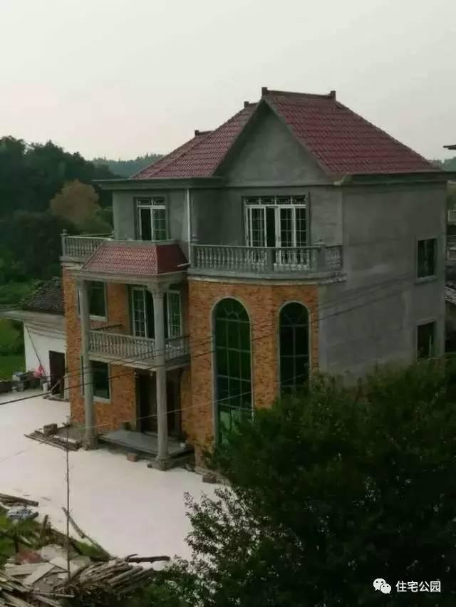 江西網(wǎng)友65萬建別墅，內(nèi)部設(shè)計(jì)美，外有小溪環(huán)繞！