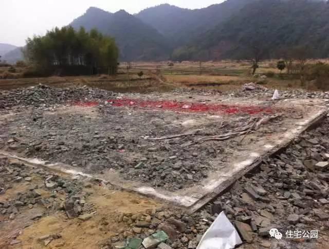 江西網(wǎng)友65萬建別墅，內(nèi)部設(shè)計(jì)美，外有小溪環(huán)繞！