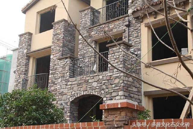 自建房設(shè)計(jì)師在鄉(xiāng)村6年造200套房，老鄉(xiāng)們搶瘋，文化石長臉了