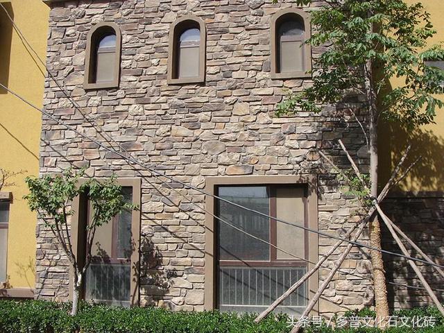 自建房設(shè)計(jì)師在鄉(xiāng)村6年造200套房，老鄉(xiāng)們搶瘋，文化石長臉了