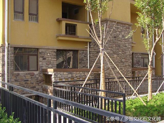 自建房設(shè)計(jì)師在鄉(xiāng)村6年造200套房，老鄉(xiāng)們搶瘋，文化石長臉了