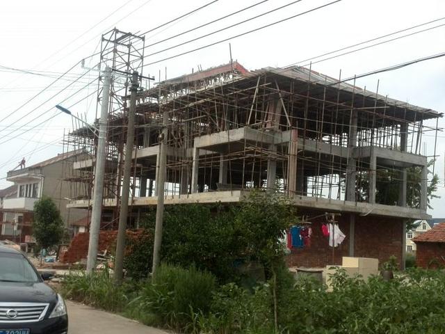 80萬(wàn)搞定5間3層普通樓房，建房過程全記錄