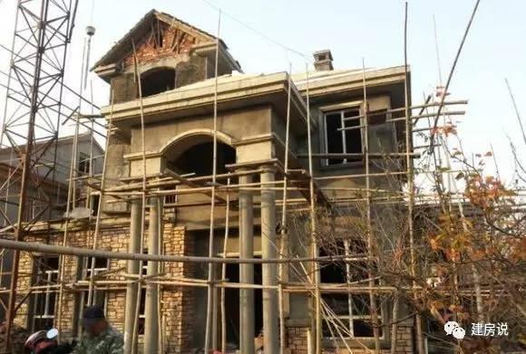 實(shí)拍網(wǎng)友自建三層農(nóng)村別墅過程，舒適美觀引人矚目