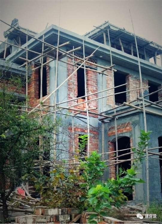 實(shí)拍網(wǎng)友自建三層農(nóng)村別墅過程，舒適美觀引人矚目