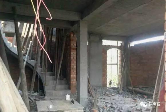 實(shí)拍網(wǎng)友自建三層農(nóng)村別墅過程，舒適美觀引人矚目