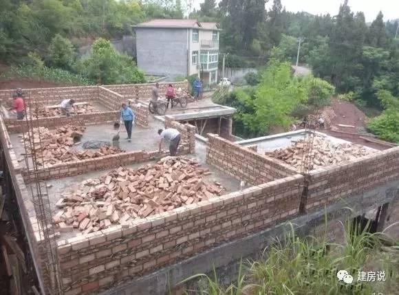 實拍四川網(wǎng)友自建二層農(nóng)村別墅，在村里是獨一無二