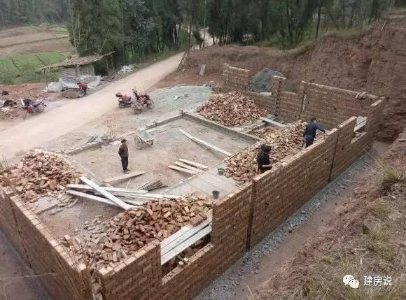 實拍四川網(wǎng)友自建二層農(nóng)村別墅，在村里是獨一無二