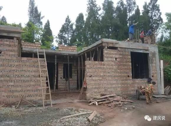 實拍四川網(wǎng)友自建二層農(nóng)村別墅，在村里是獨一無二