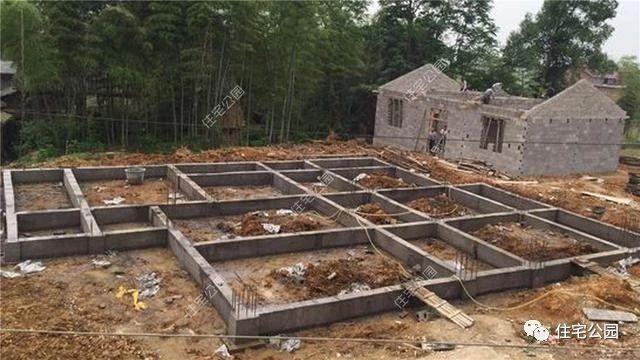 自建房帶超大庭院、泳池，看完都不想在城里買房了