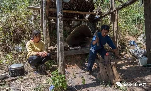 父愛如山，老鐵匠打鐵30年給兒子建別墅，自己卻舍不得住