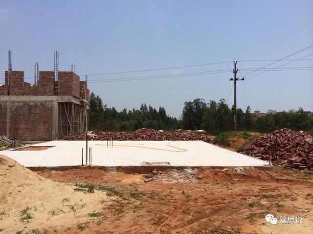 12×12.5米三層歐式農(nóng)村別墅，帶飄窗和大露臺