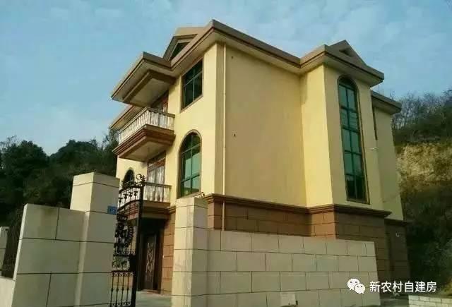 25萬(wàn)建三層農(nóng)村別墅，網(wǎng)友卻說不值三層白建了，為啥？