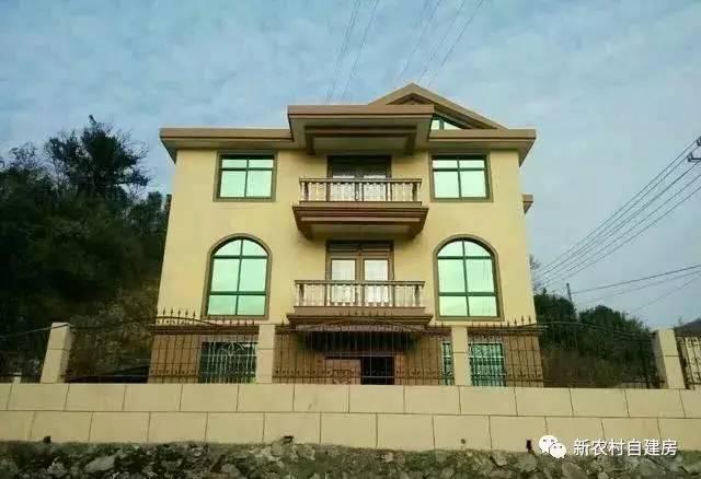 25萬(wàn)建三層農(nóng)村別墅，網(wǎng)友卻說不值三層白建了，為啥？