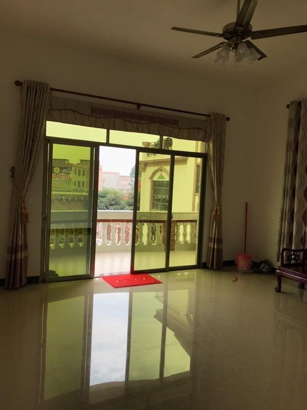 逃離深圳，我用70萬蓋了棟小別墅迎娶了白富美老婆