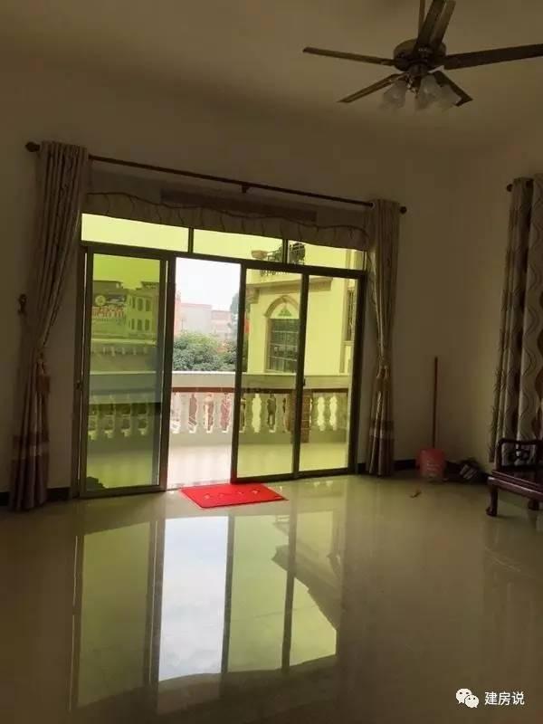 老板自建豪華洋氣的三層農(nóng)村別墅，不愧是福建的房子！