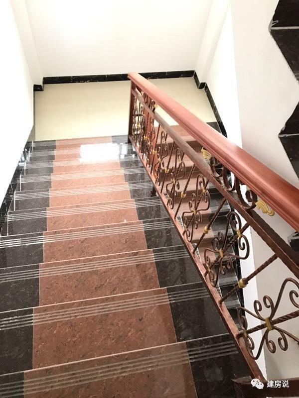 老板自建豪華洋氣的三層農(nóng)村別墅，不愧是福建的房子！