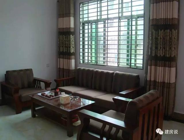 網(wǎng)友自建三層農(nóng)村別墅，內(nèi)部裝修不奢華但很有味道