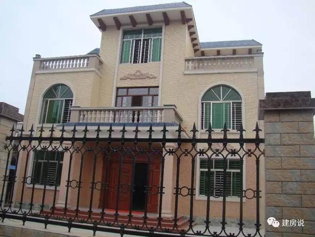 網(wǎng)友自建三層農(nóng)村別墅，內(nèi)部裝修不奢華但很有味道