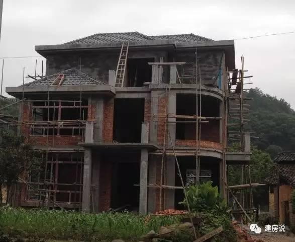 浙江網(wǎng)友自建三層農(nóng)村別墅，引全村仿建倍有面子
