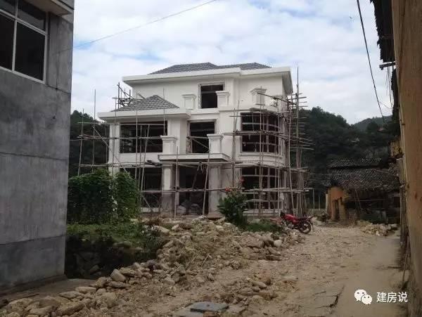 浙江網(wǎng)友自建三層農(nóng)村別墅，引全村仿建倍有面子