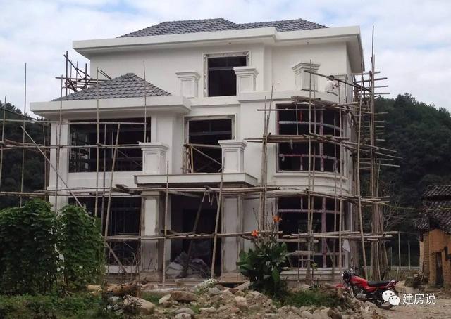 浙江網(wǎng)友自建三層農(nóng)村別墅，引全村仿建倍有面子