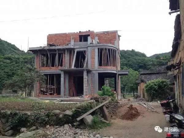 浙江網(wǎng)友自建三層農(nóng)村別墅，引全村仿建倍有面子