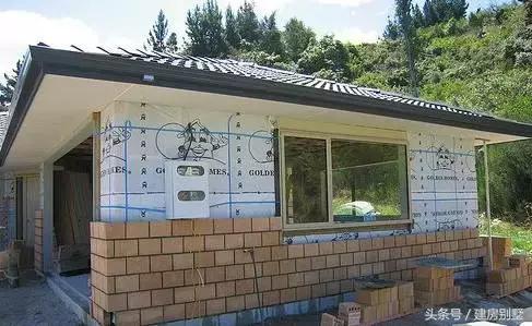 實(shí)拍華人夫妻新西蘭自建房全過程，有山有水有鄰家女孩