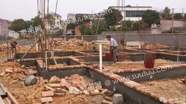 湖南小伙回鄉(xiāng)建三層大別墅，真的很漂亮！