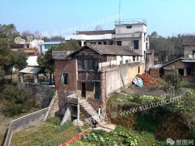 湖南小伙回鄉(xiāng)建三層大別墅，真的很漂亮！